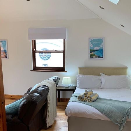 פנזאנס Penthouse 3 - Spacious Harbourside Apartment With Stunning Sea Views מראה חיצוני תמונה